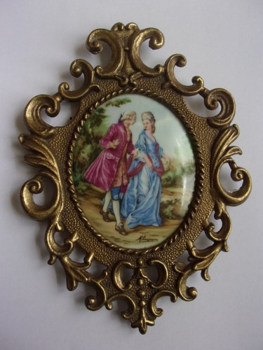 Médaillon porcelaine vintage