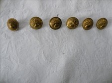 Lot 6 boutons dorés patinés