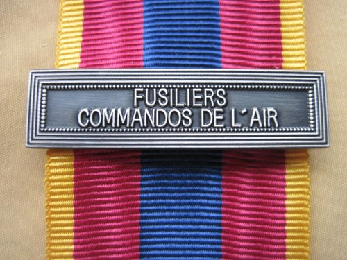 Agrafe fusiliers commandos de - ,