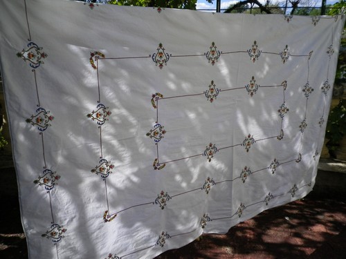 Une nappe blanche coton - une,