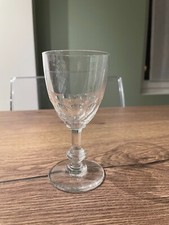ancien verre à vin rouge en