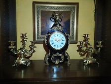 Garniture de Cheminée Pendule signée Hour Lavigne et Paire de Candélabres