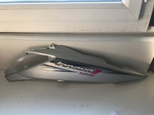 UN CACHE CARENAGE COQUE ARRIERE GAUCHE SCOOTER HONDA 125 INNOVA 64420-KPHX-7000