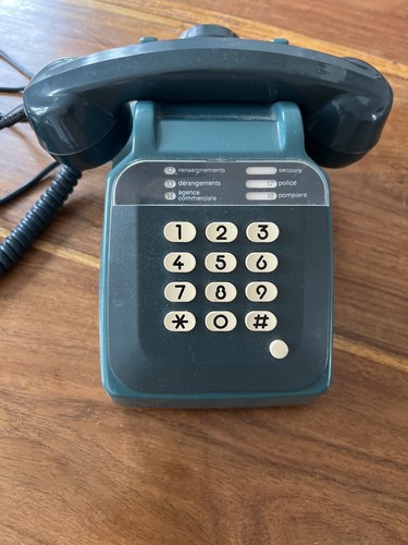 Ancien téléphone fixe - , à