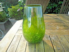 vase en verre soufflé, craquelé,bullé,vert trace de pontil