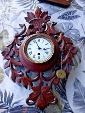 Ancien petit cartel mural en bois sculpté