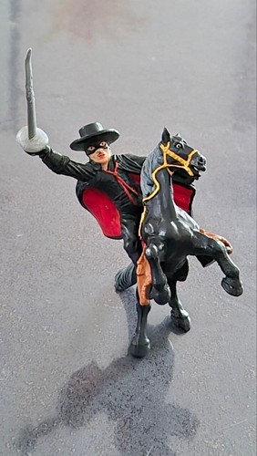 Figurine zorro avec son cheval - figurine,