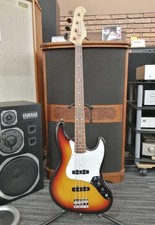 Guitare basse électrique