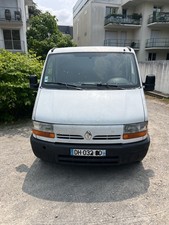 Un Camion Renault Master 2.5 Pour Pièces En Entier Le Moteur Ne Démarre Plus