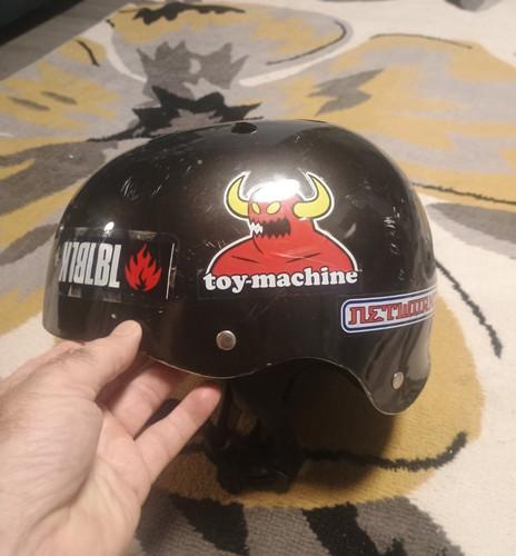 Vintage 1999 skateboard helmet - skateboard,