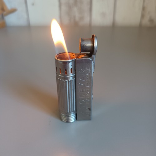 Ancien briquet essence - essence, a