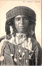 TUNISIE - coiffure traditionnelle Bedouine.