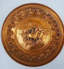 ASSIETTE DECORATIVE EN  CUIVRE CHEVAL CHASSE CHIEN 30 CM DE DIAMETRE