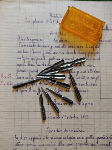 Boite plumes anciennes - plumes,