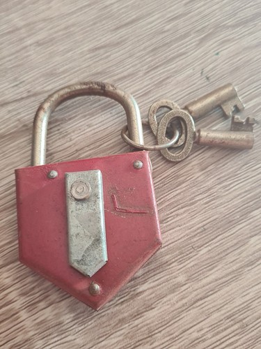 Ancien cadenas avec ses - cadenas,