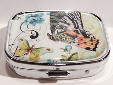 Objets de collection boite en métal papillons multicolores 