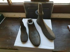 Trois anciennes formes de cordonnier en fonte