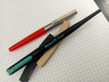 Lot de deux stylos plumes Pelikan : Pélikan Script calligraphie et Patromatic