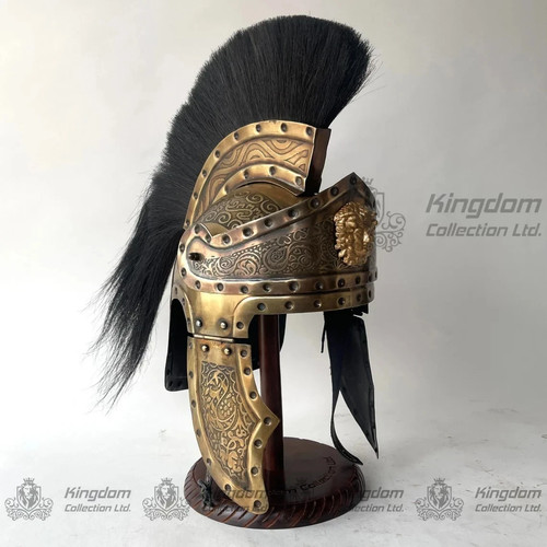 Casque ancien gravé finition