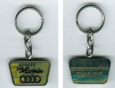 Porte-clé keychain AUDI Espace Saint Maximin (couleur argent - écriture noire)