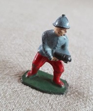 CBG MIGNOT ? STATUETTE FIGURINE EN PLOMB SOLDAT POILU PORTANT UN OBUS WW1 14-18