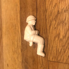 1 Personnage assis pour Jeep Joyax de Marseille , à peindre, Jouet en tôle