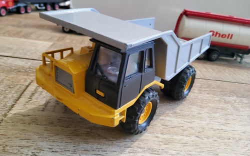Camion benne carrière dumper