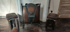 Pare feu cheminée et ses tabourets