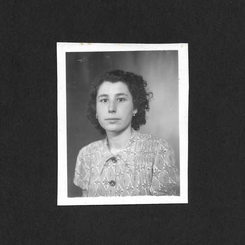 Portrait jeune femme identité