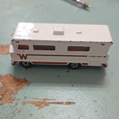 Tomica winnebago chieftain - winnebago,
