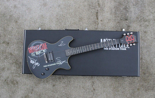 Motley crue signed - crue,