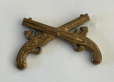 02 - Pin's ENSEMBLE DE 2 ANCIENS PISTOLETS DE DUEL - ARMES A FEU