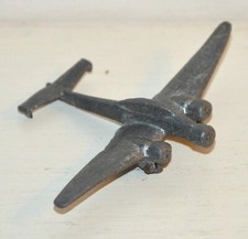 Ancien petit avion jouet en