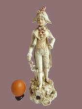 Sujet, personnage, figurine, statuette, Jeune homme dandy en porcelaine fine