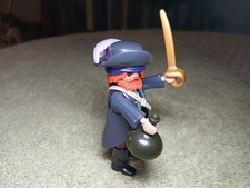 Flibuste PLAYMOBIL - Pirate n°10, chapeau à plume, baudrier, sabre, flacon rhum
