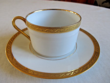 tasse déjeuner porcelaine blanche Limoges incrustation dorure signée