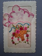 BELLE CARTE POSTALE BRODÉE A POCHETTE AVEC TISSU - CORBEILLE DE FLEURS