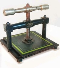 ANCIEN  PRESSE A RELIER DE NOTAIRE INDUSTRIELLE EN ACIER DE LA MARQUE UNIC 