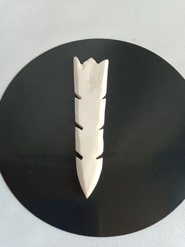 Pointe lance sculptée en - de,