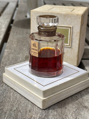 Ancien parfum sortilège - ancien, le