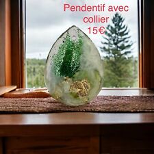 pendentif en resine epoxy avec collier en cordon noir 