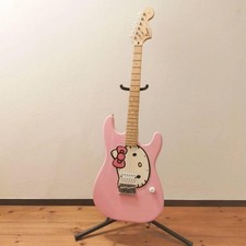 Hello Kitty x Guitar Squier