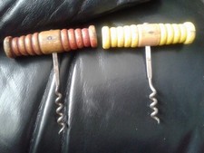 Lot de 2 tire bouchon ancien en  bois , très belle pièces pièces vendu en l état