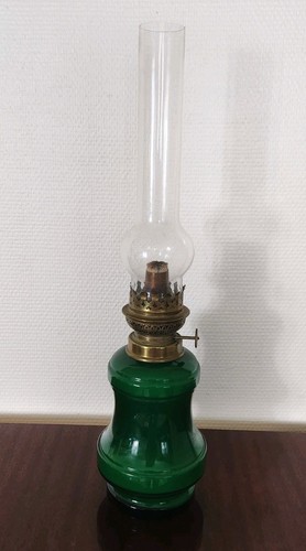 Magnifique lampe pétrole - à,