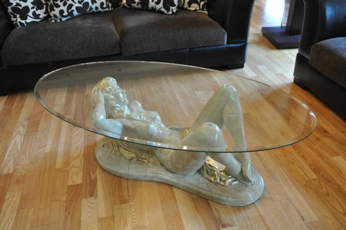 Table basse avec statue - , de