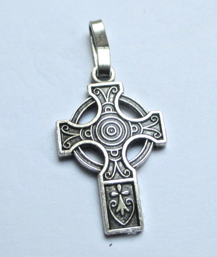 Ancien petit pendentif croix