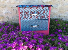 Petit meuble deco de rangement deux tiroirs habillé en tissu Wax ethnique