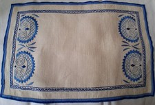 ANCIEN NAPPERON brodé main 54 cm x 35 cm avec dentelle