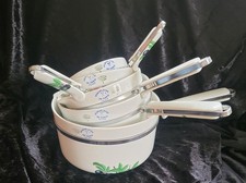  5 CASSEROLES EN PORCELAINE DE