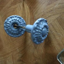 ancienne poignee de porte serrure & rosace en fonte